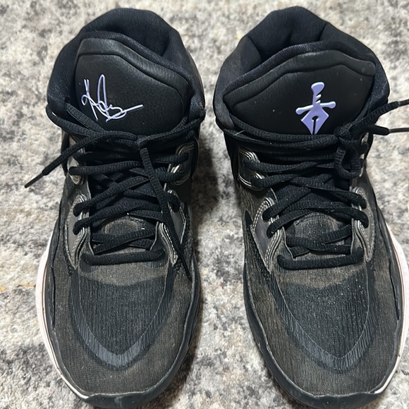 Shoes - Picture 2 of 5